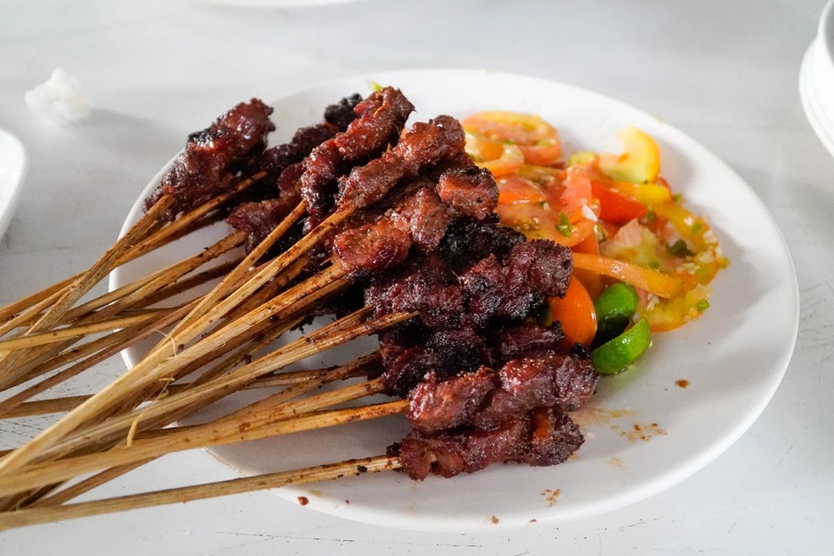 Sate Kambing ala Warung Pinggir Jalan yang Viral